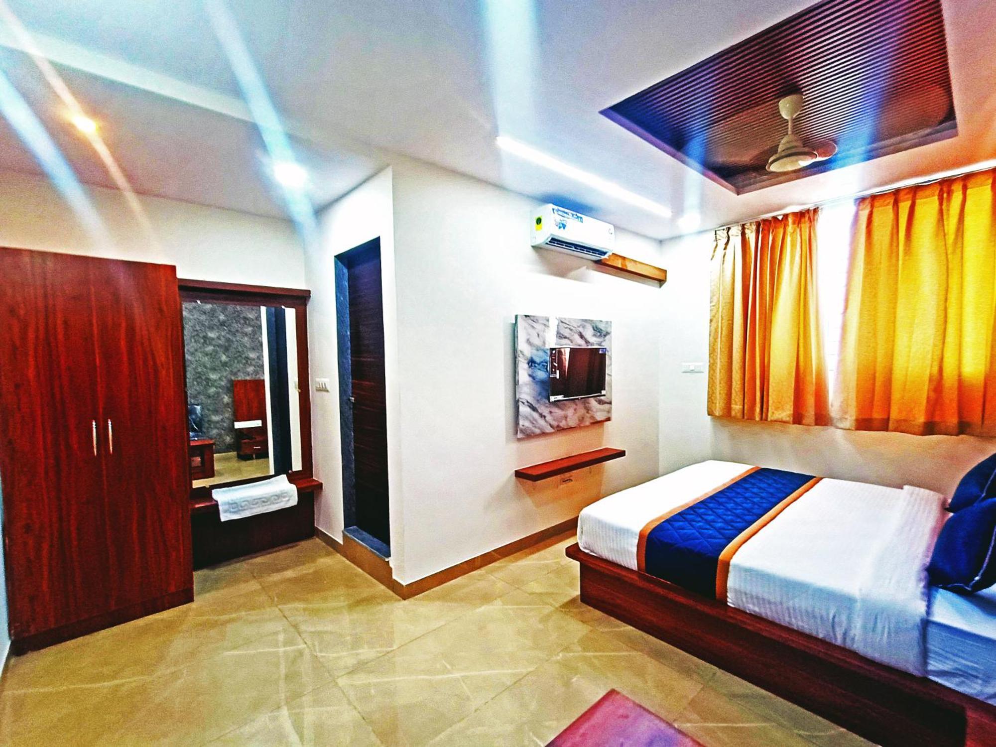 Hotel Achhu Palace Бангалор Екстериор снимка