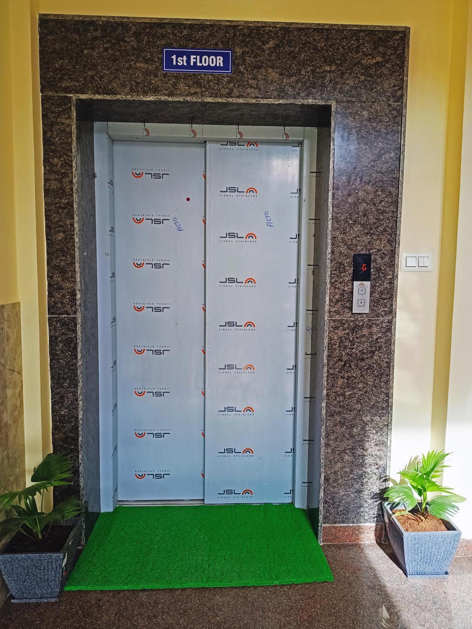 Hotel Achhu Palace Бангалор Екстериор снимка