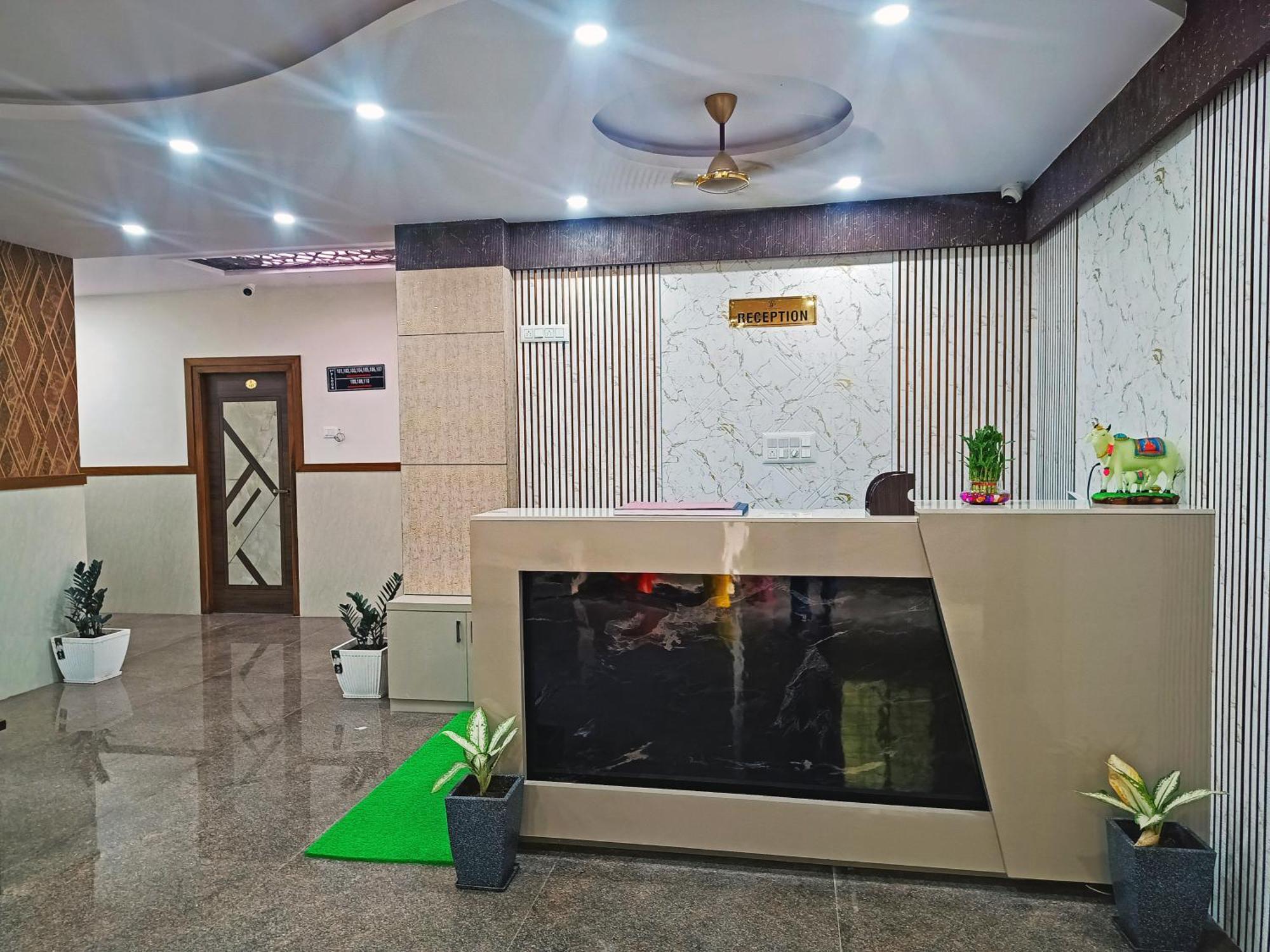Hotel Achhu Palace Бангалор Екстериор снимка