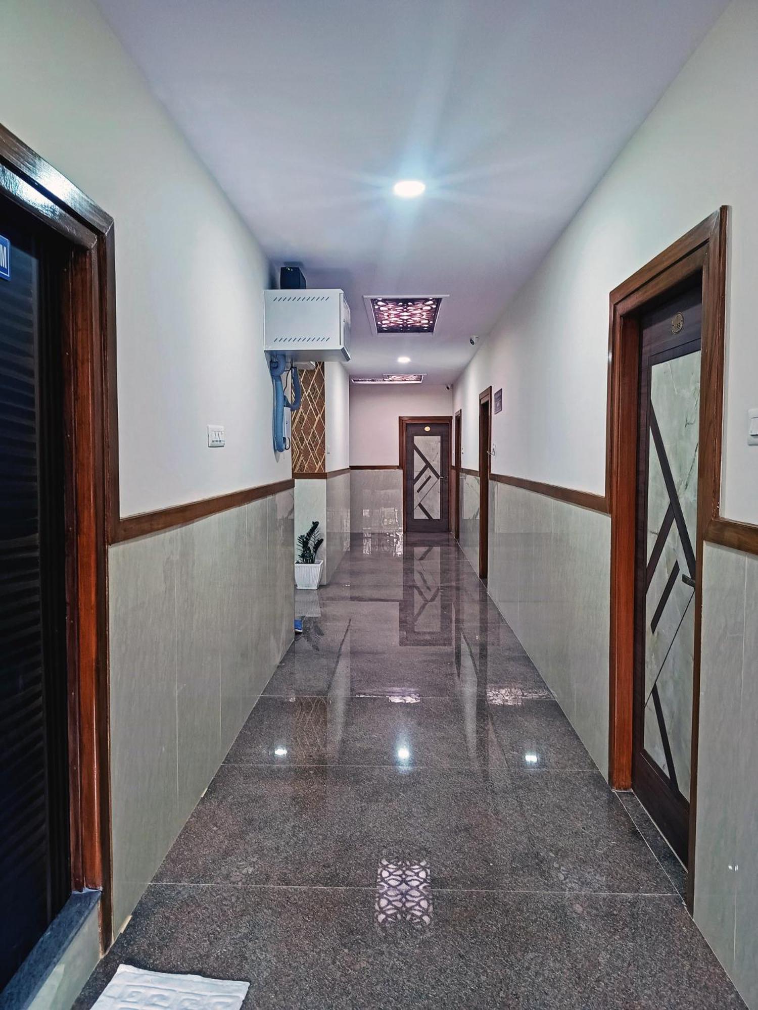 Hotel Achhu Palace Бангалор Екстериор снимка