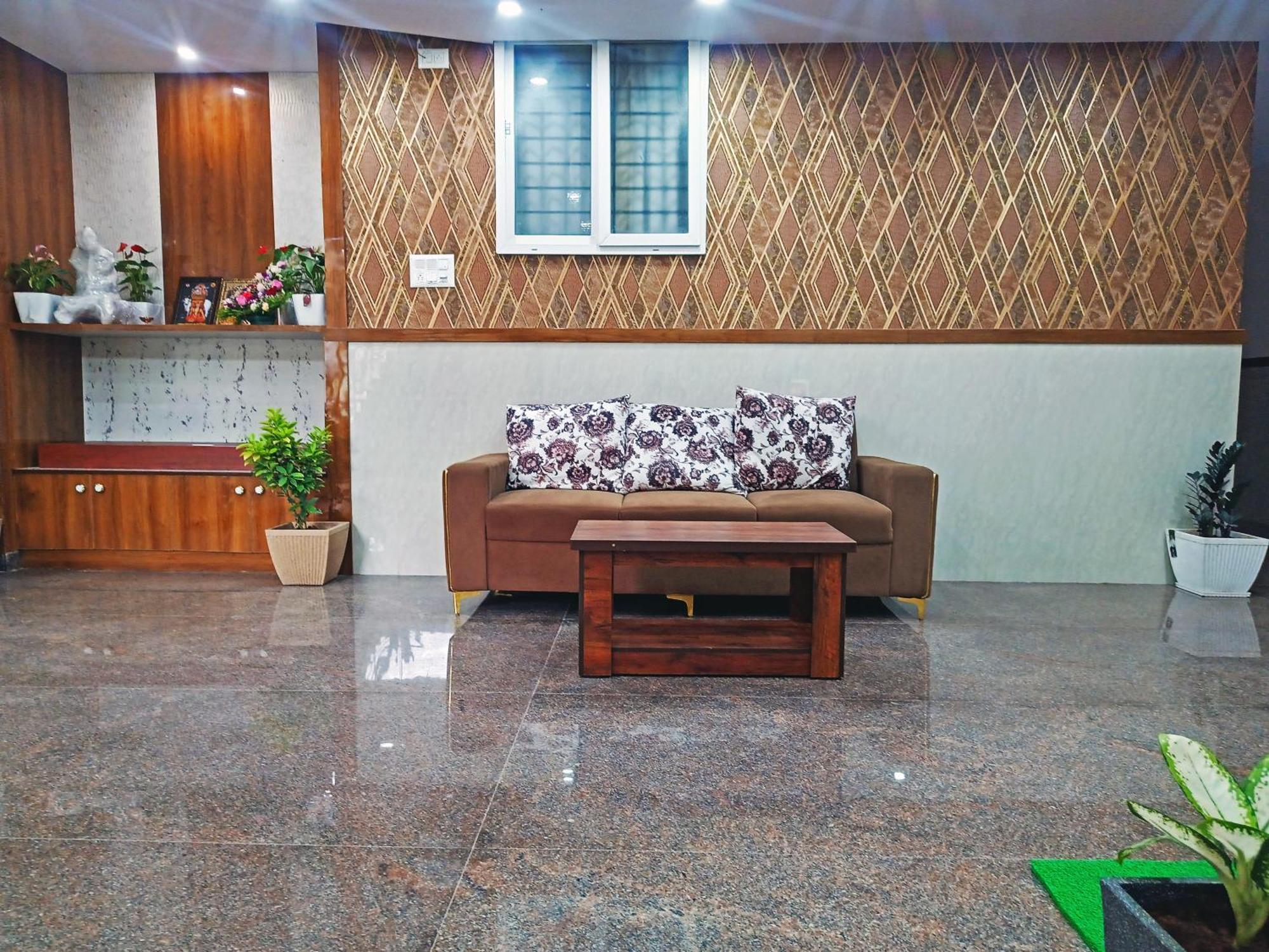 Hotel Achhu Palace Бангалор Екстериор снимка