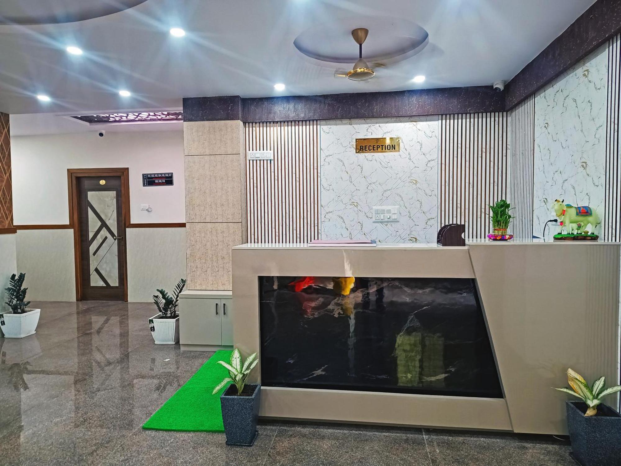 Hotel Achhu Palace Бангалор Екстериор снимка