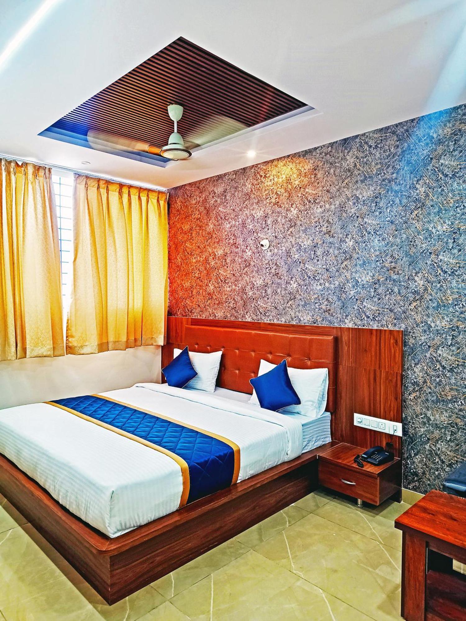 Hotel Achhu Palace Бангалор Екстериор снимка